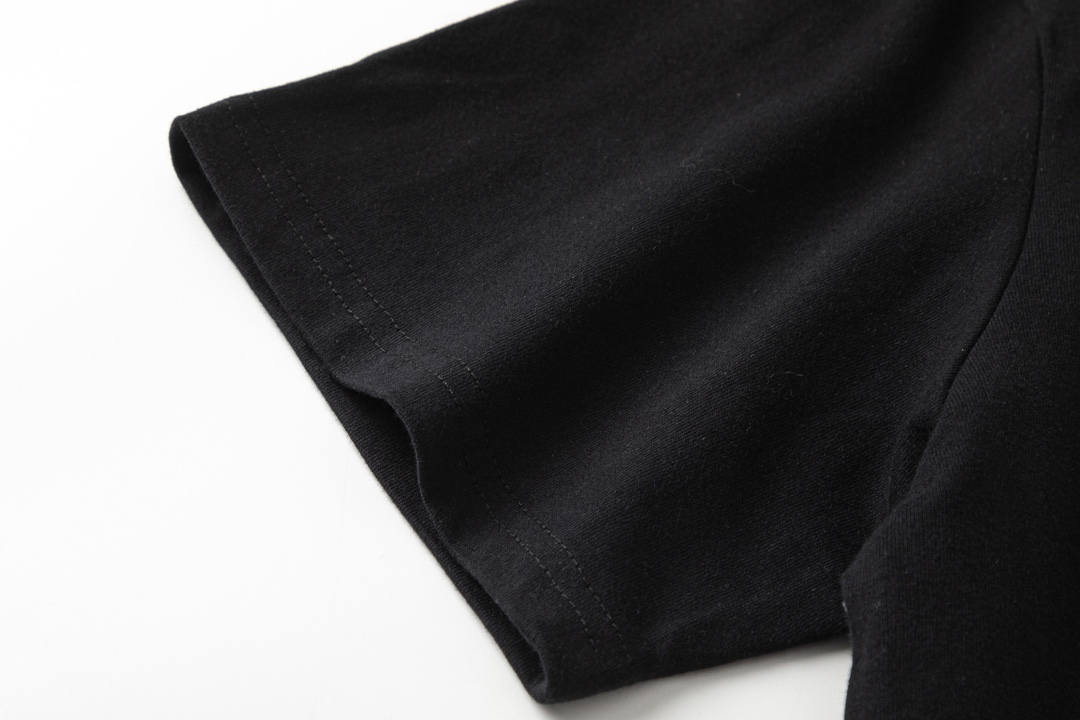 【OFF-WHITE  公式旗艦店】オフホワイト   Tシャツ  ご好評に付き再入荷！250215