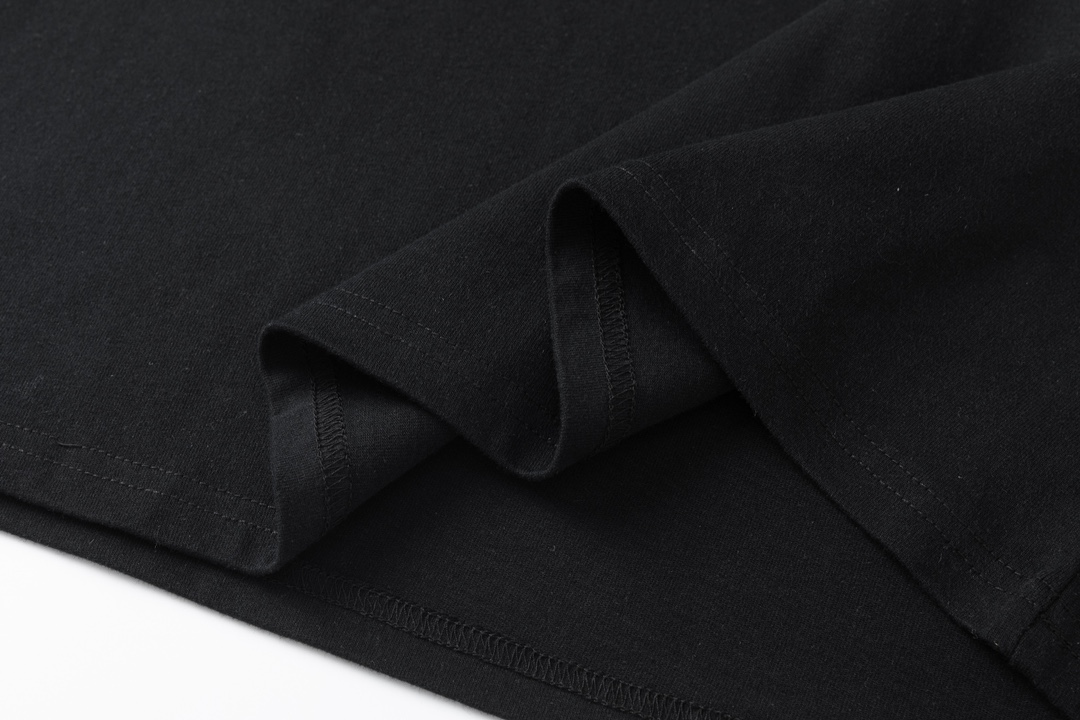 【OFF-WHITE  公式旗艦店】オフホワイト   Tシャツ  ご好評に付き再入荷！250215