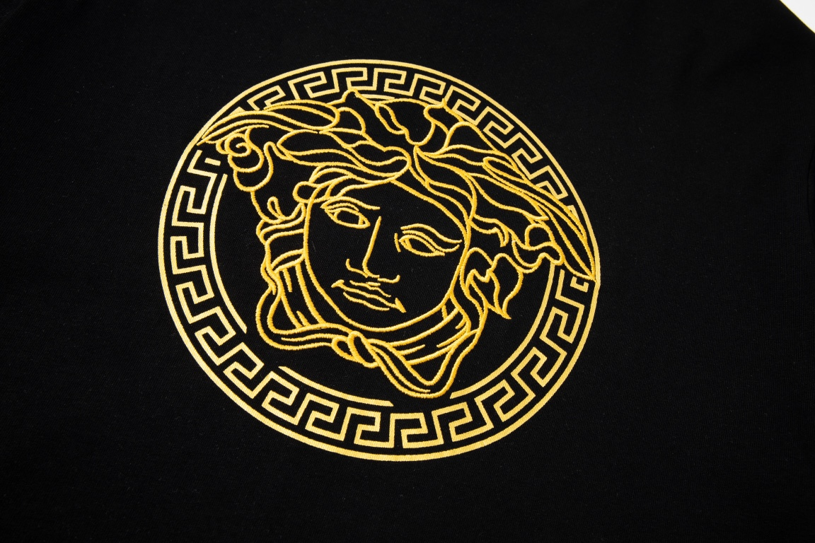 【VERSACE  公式旗艦店】ヴェルサーチ  Tシャツ ご好評に付き再入荷！250218