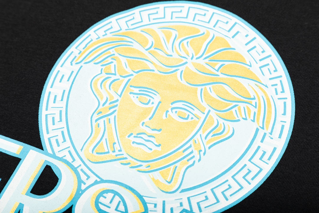 【VERSACE  公式旗艦店】ヴェルサーチ  Tシャツ ご好評に付き再入荷！250218
