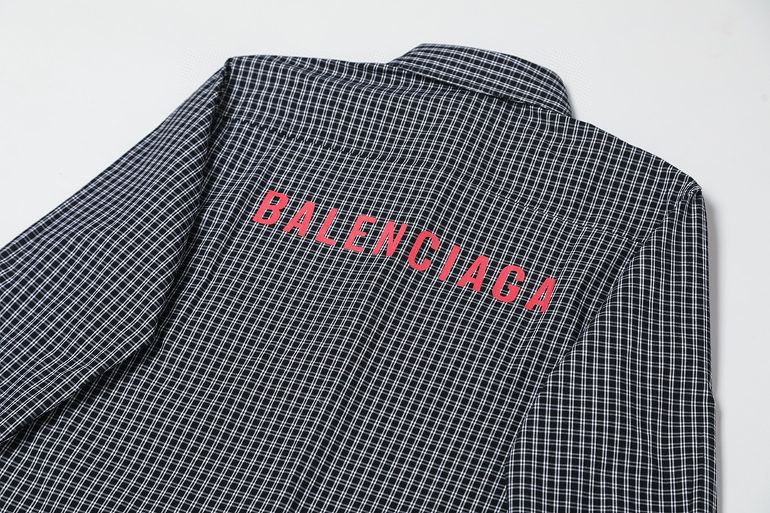 【BALENCIAGA 公式旗艦店】バレンシアガ  シャツ ご好評に付き再入荷  250218