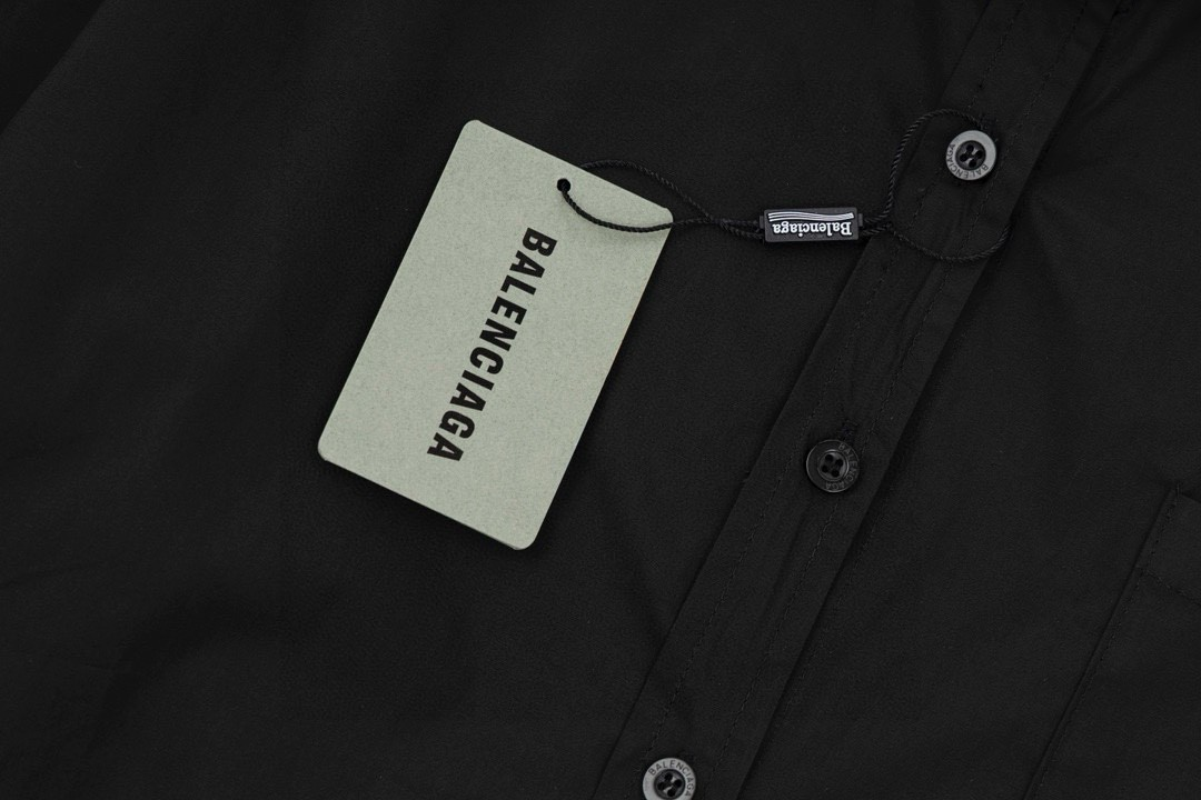 【BALENCIAGA 公式旗艦店】バレンシアガ  シャツ ご好評に付き再入荷  250218