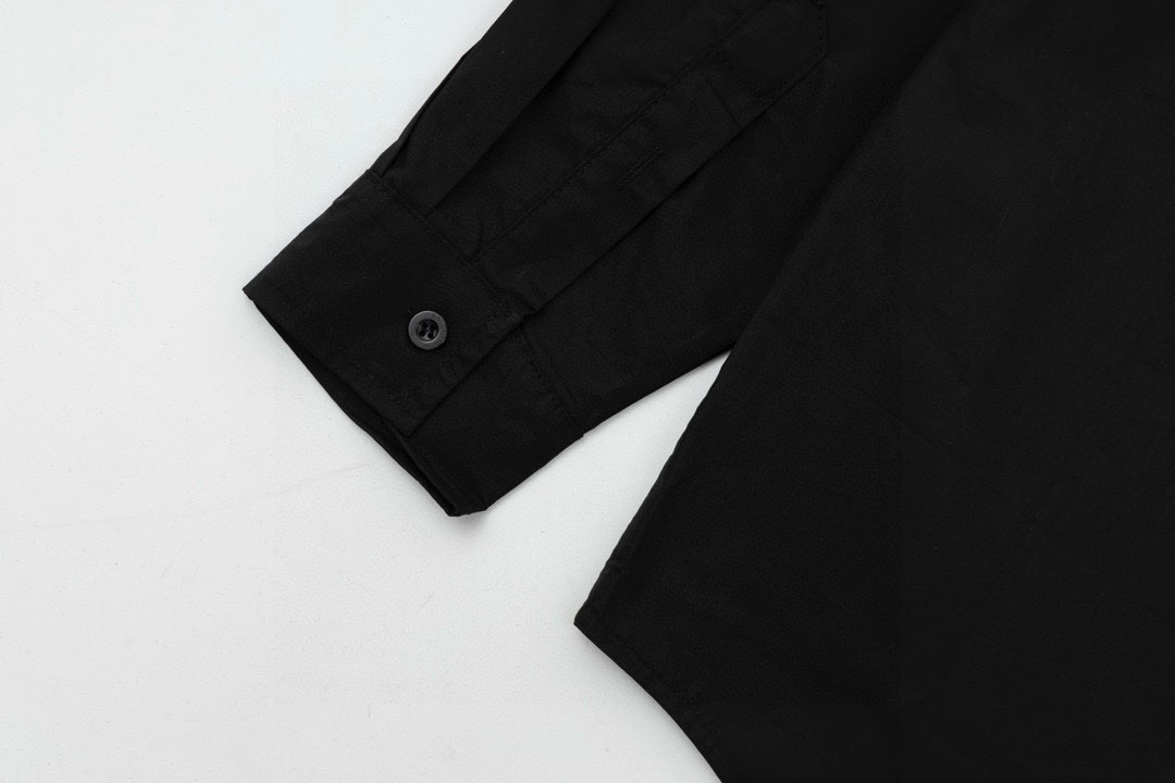 【BALENCIAGA 公式旗艦店】バレンシアガ  シャツ ご好評に付き再入荷  250218