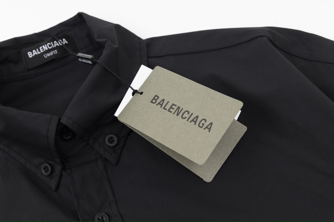 【BALENCIAGA 公式旗艦店】バレンシアガ  シャツ ご好評に付き再入荷  250218