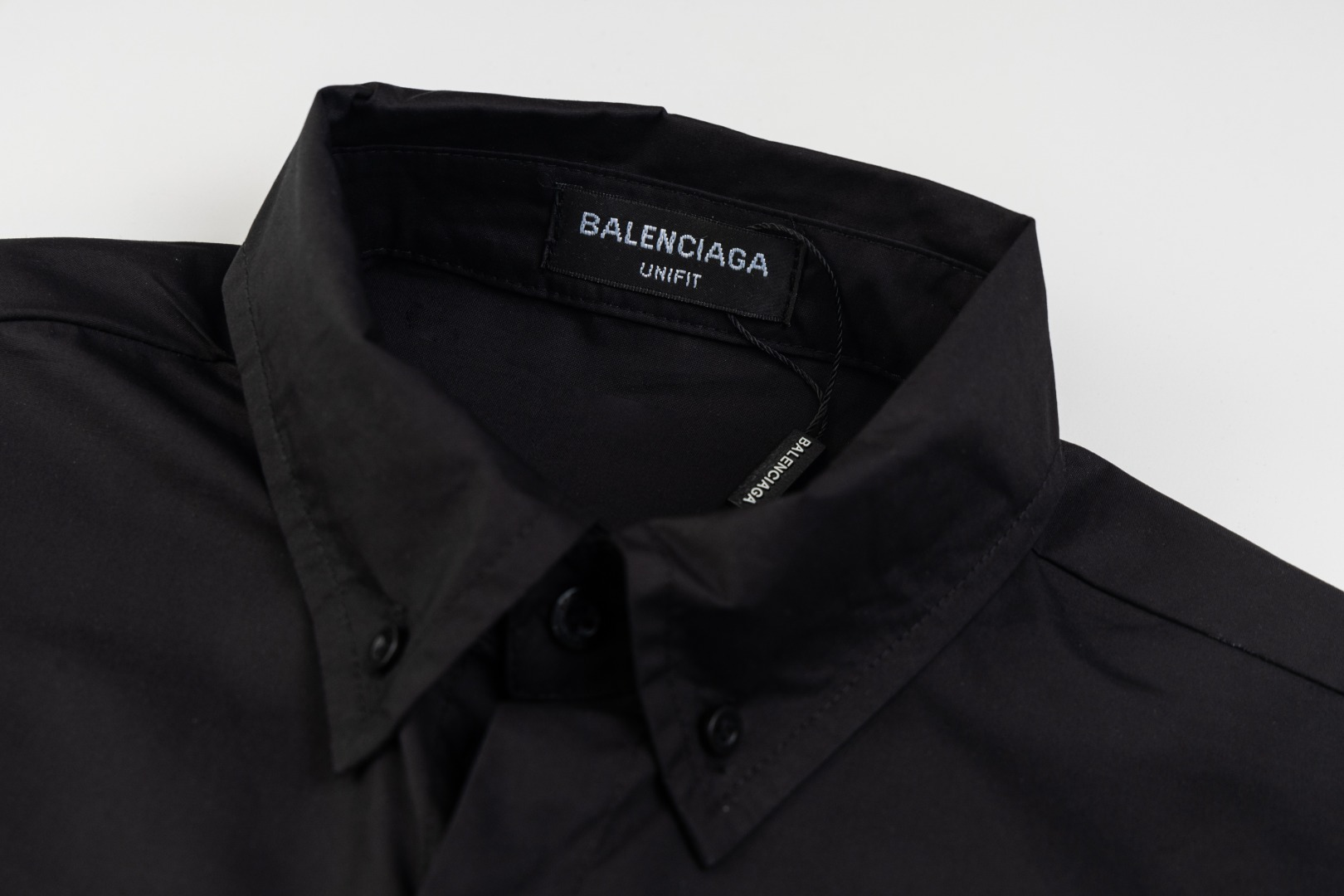 【BALENCIAGA 公式旗艦店】バレンシアガ  シャツ ご好評に付き再入荷  250218