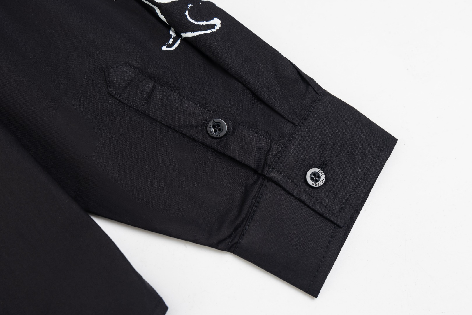 【BALENCIAGA 公式旗艦店】バレンシアガ  シャツ ご好評に付き再入荷  250218