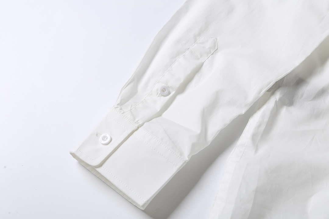 【BALENCIAGA 公式旗艦店】バレンシアガ  シャツ ご好評に付き再入荷  250218