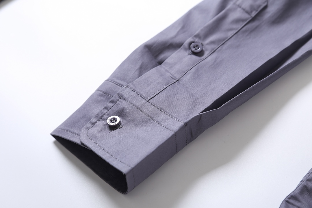 【BALENCIAGA 公式旗艦店】バレンシアガ  シャツ ご好評に付き再入荷  250218