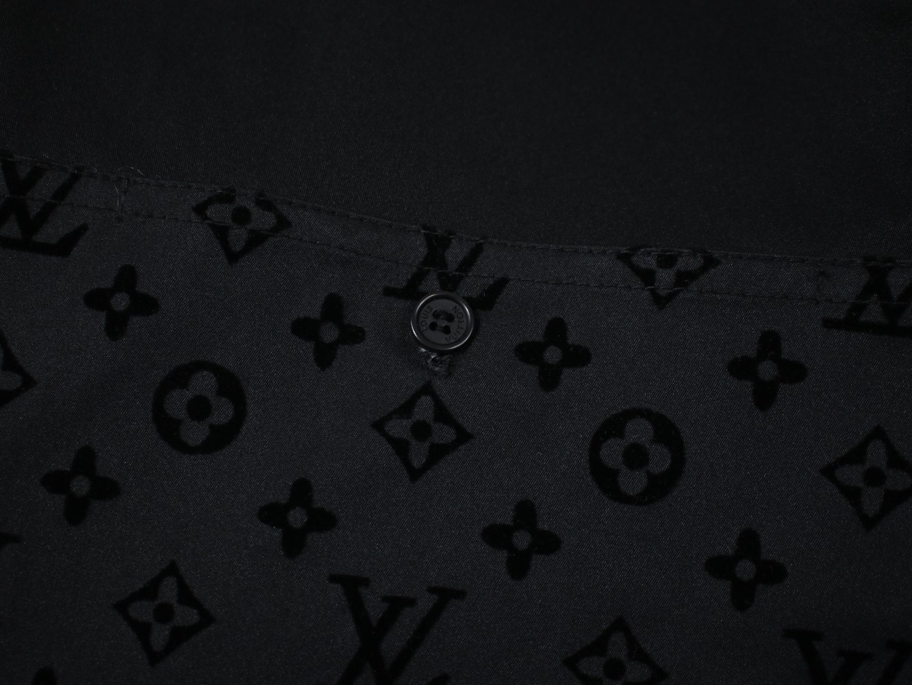 LV【LOUIS VUITTON 公式旗艦店】ルイヴィトン  シャツ ご好評に付き再入荷  250218