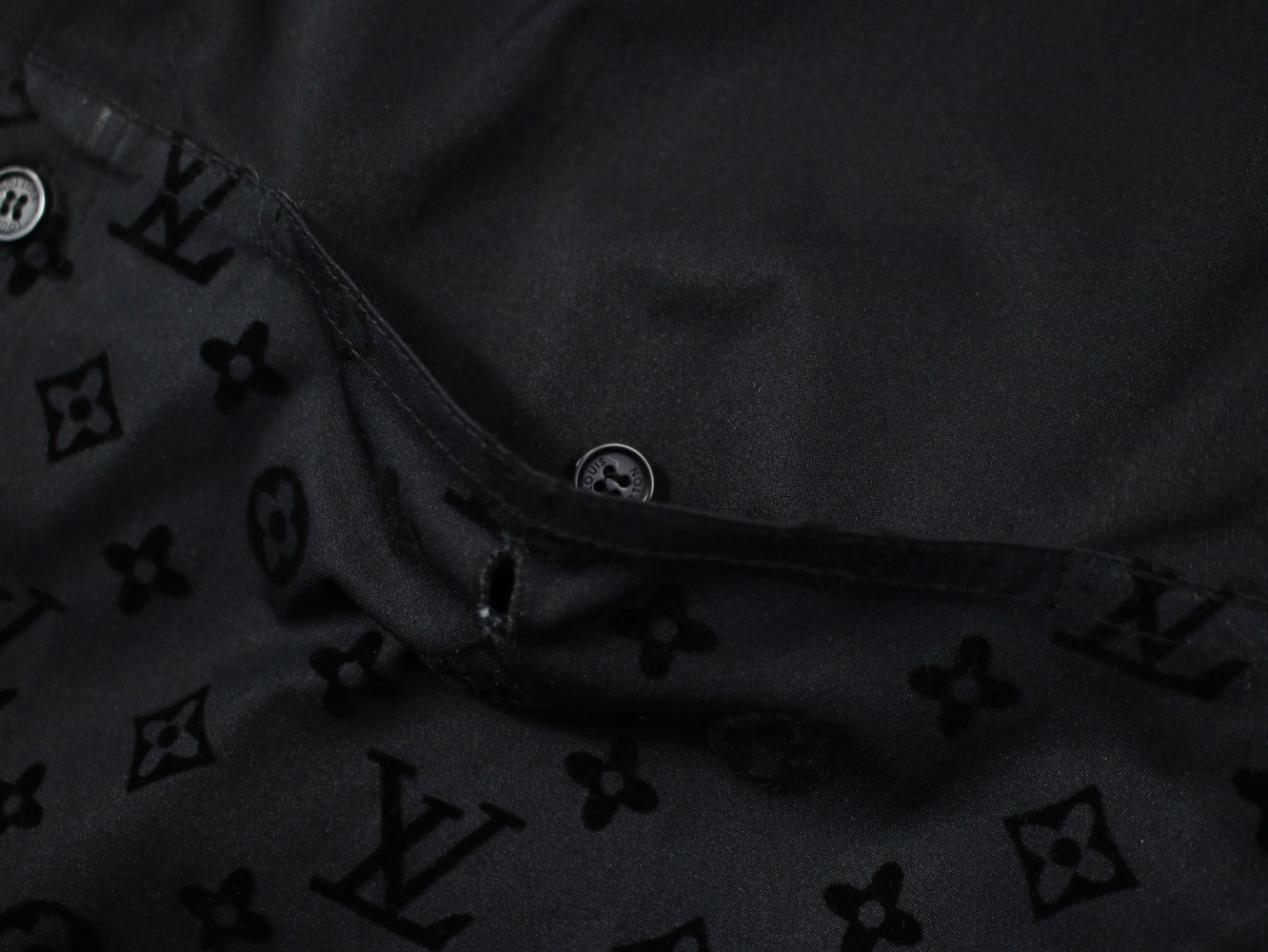 LV【LOUIS VUITTON 公式旗艦店】ルイヴィトン  シャツ ご好評に付き再入荷  250218