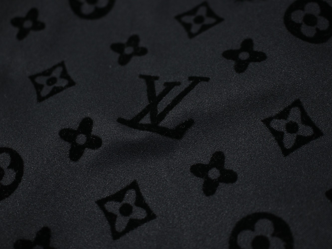 LV【LOUIS VUITTON 公式旗艦店】ルイヴィトン  シャツ ご好評に付き再入荷  250218