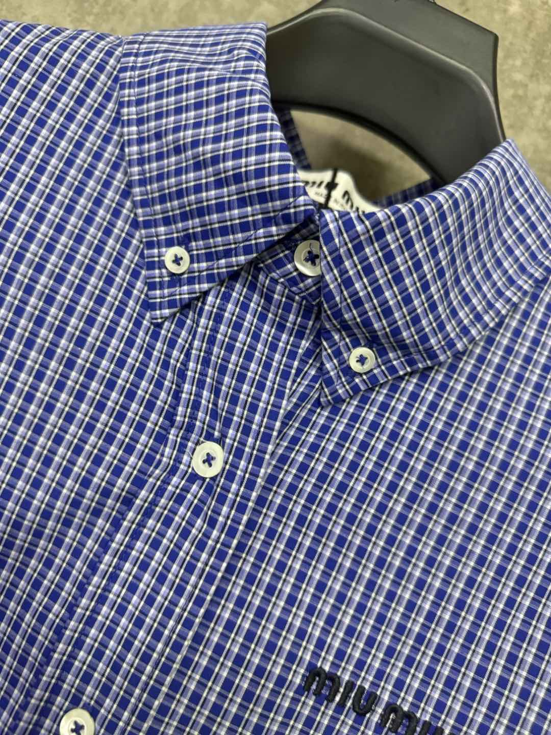 【Miumiu公式旗艦店】ミュウミュウ  シャツ ご好評に付き再入荷  250219