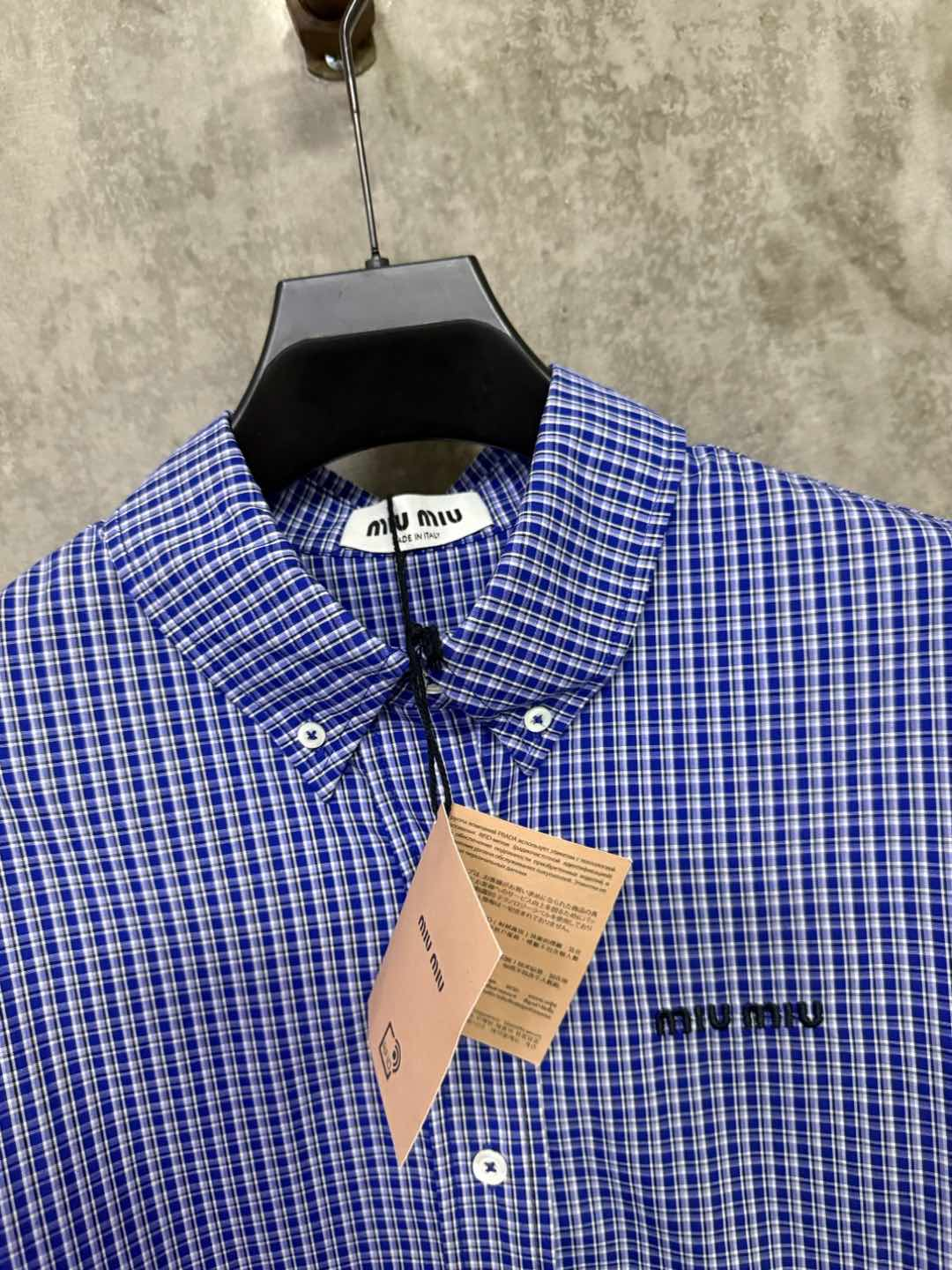 【Miumiu公式旗艦店】ミュウミュウ  シャツ ご好評に付き再入荷  250219