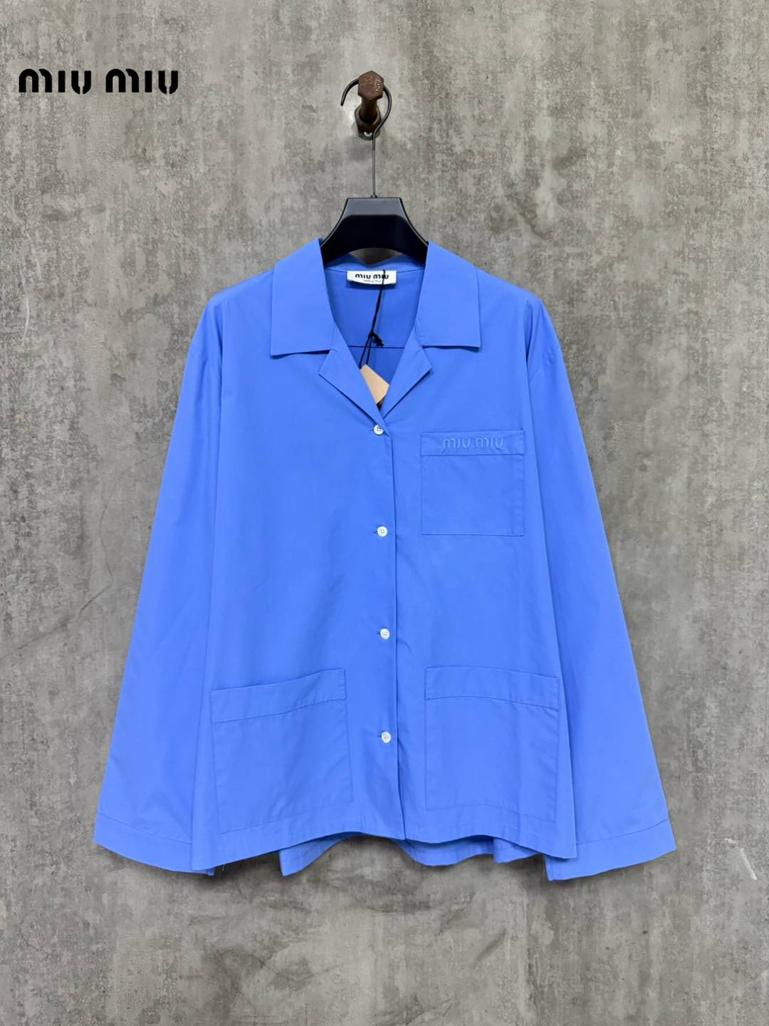 【Miumiu公式旗艦店】ミュウミュウ  シャツ ご好評に付き再入荷  250219