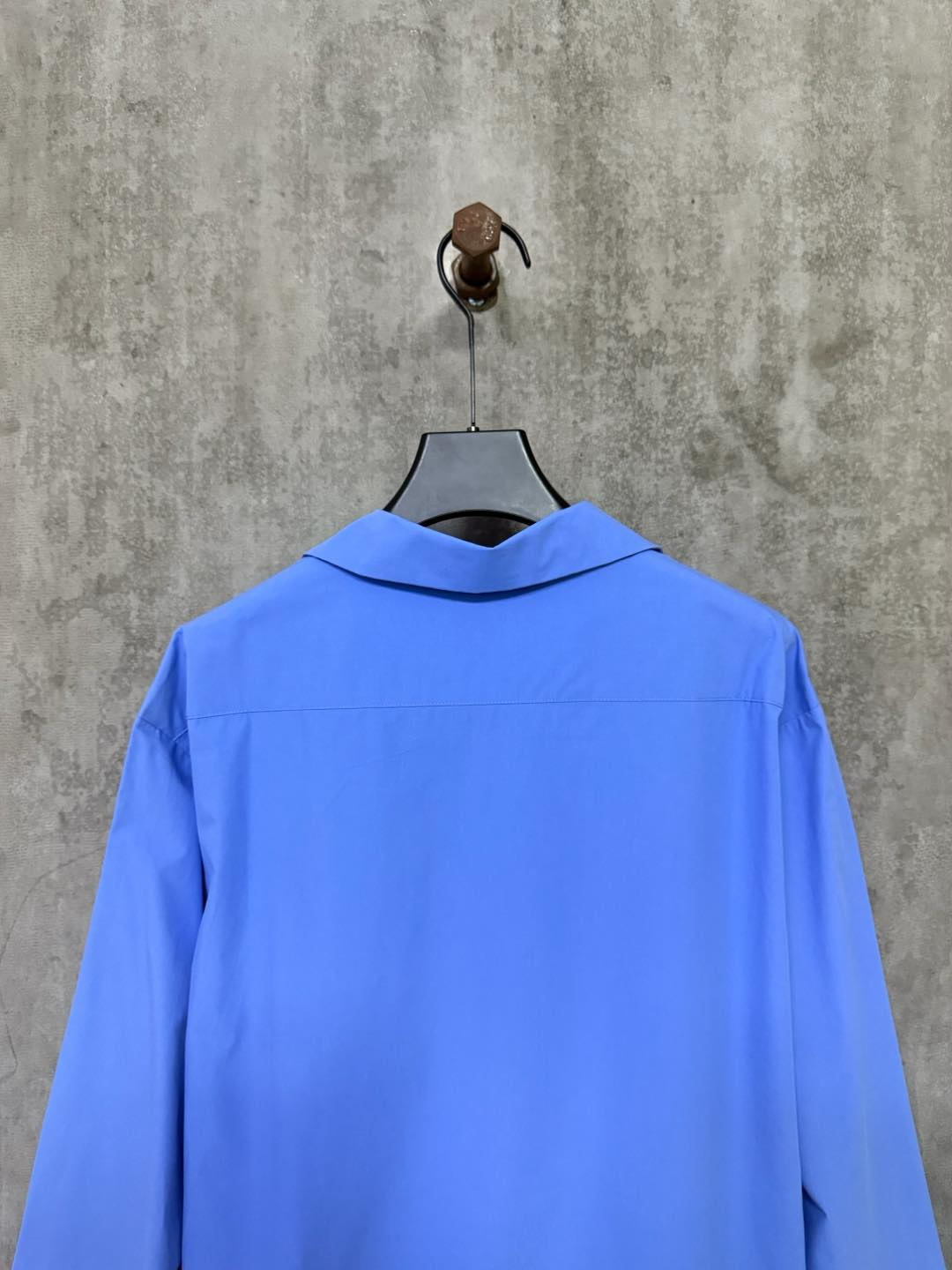 【Miumiu公式旗艦店】ミュウミュウ  シャツ ご好評に付き再入荷  250219