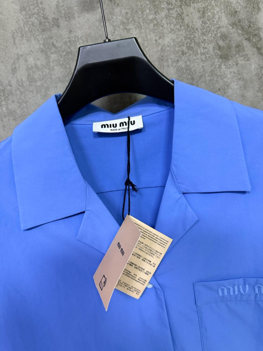 【Miumiu公式旗艦店】ミュウミュウ  シャツ ご好評に付き再入荷  250219