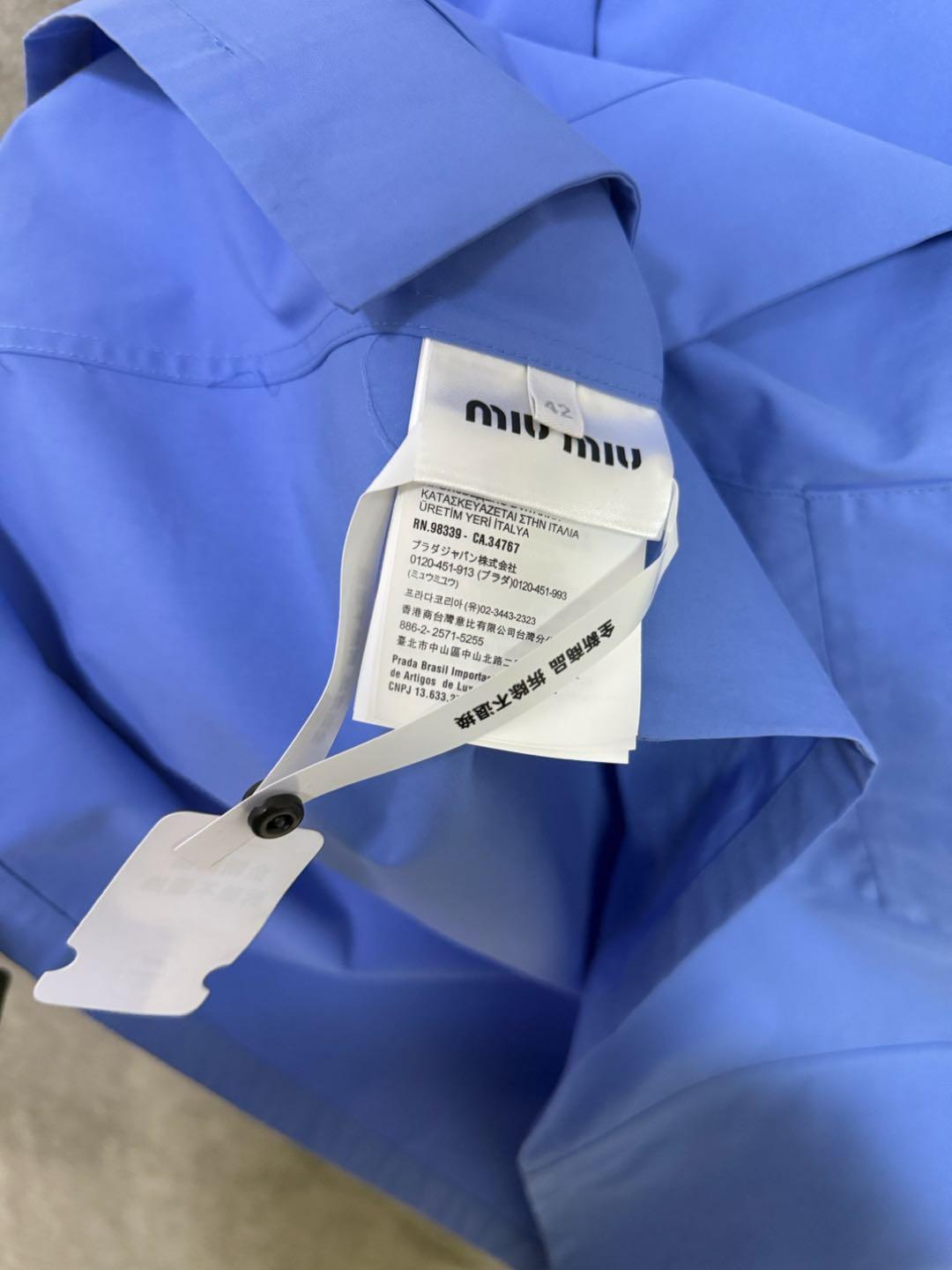 【Miumiu公式旗艦店】ミュウミュウ  シャツ ご好評に付き再入荷  250219