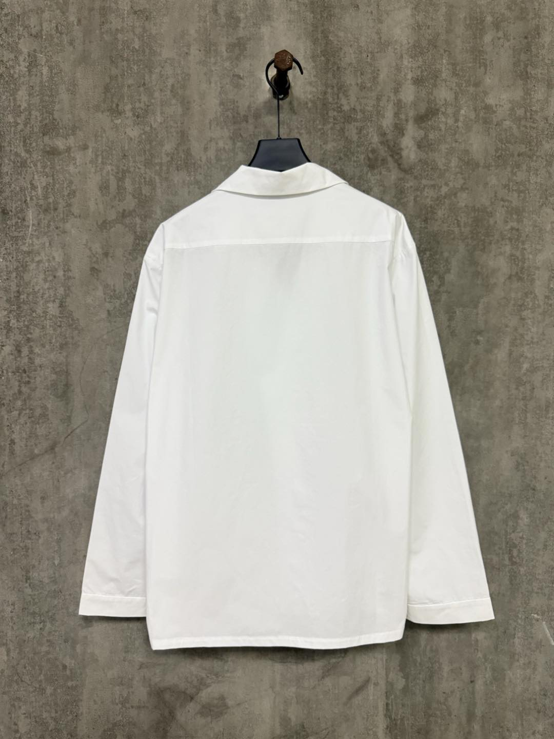 【Miumiu公式旗艦店】ミュウミュウ  シャツ ご好評に付き再入荷  250219