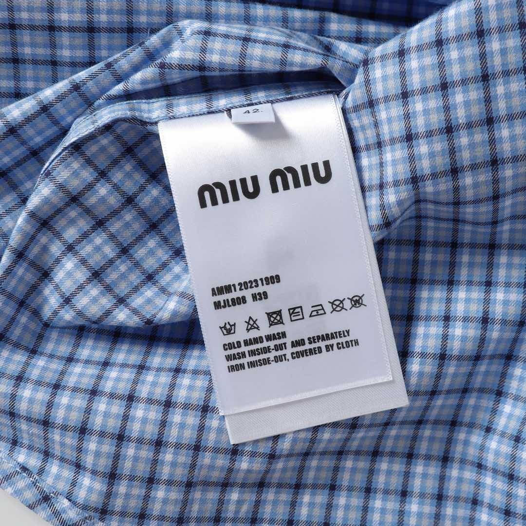 【Miumiu公式旗艦店】ミュウミュウ  シャツ ご好評に付き再入荷  250219
