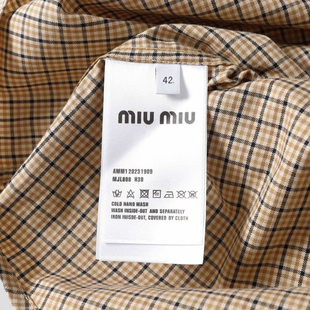 【Miumiu公式旗艦店】ミュウミュウ  シャツ ご好評に付き再入荷  250219