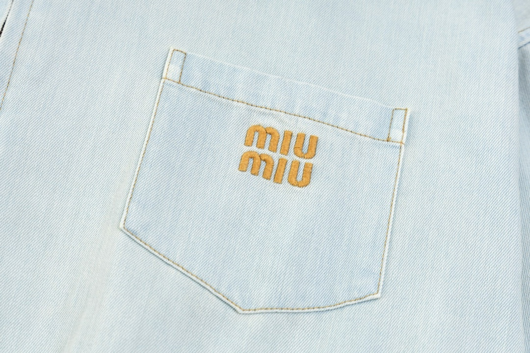 【Miumiu公式旗艦店】ミュウミュウ  シャツ ご好評に付き再入荷  250219