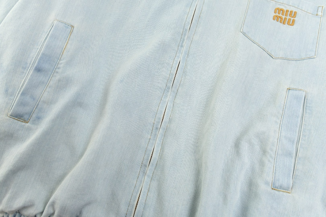 【Miumiu公式旗艦店】ミュウミュウ  シャツ ご好評に付き再入荷  250219