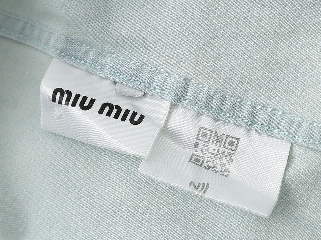 【Miumiu公式旗艦店】ミュウミュウ  シャツ ご好評に付き再入荷  250219