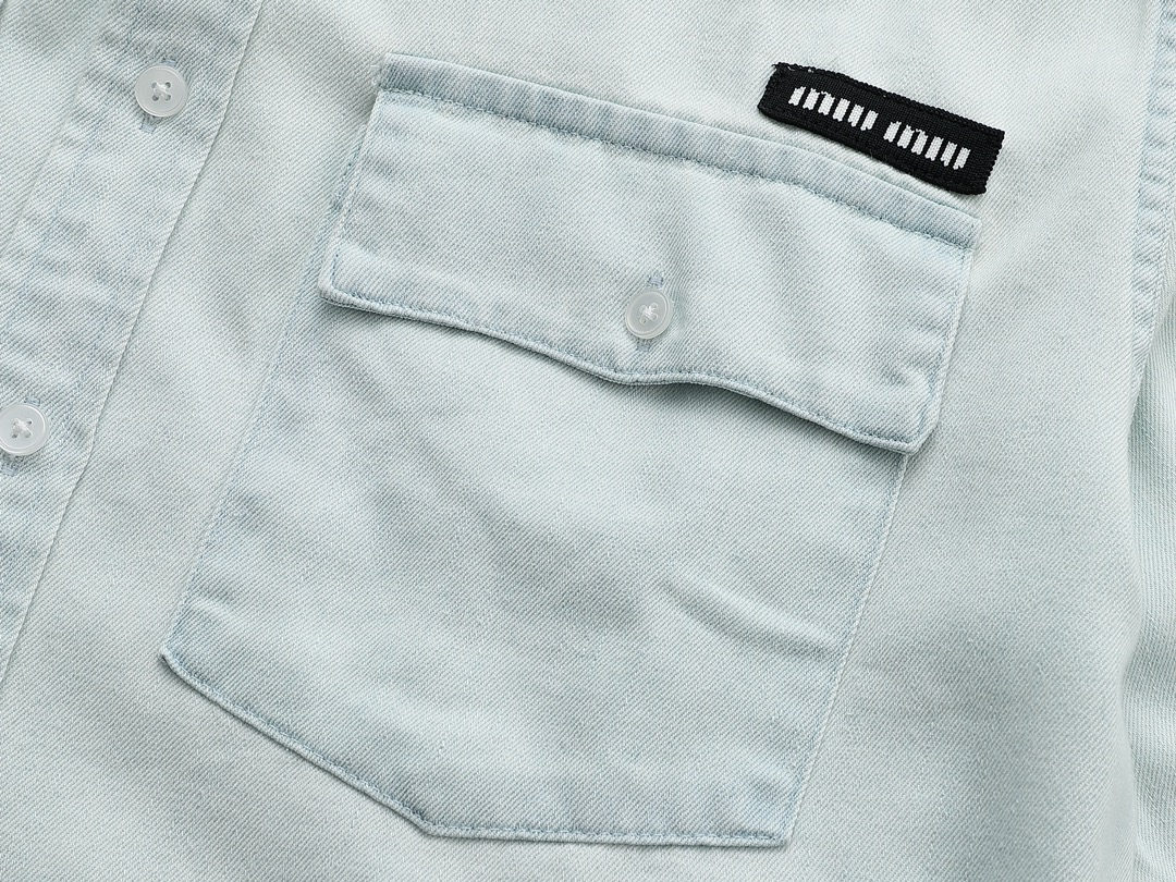 【Miumiu公式旗艦店】ミュウミュウ  シャツ ご好評に付き再入荷  250219