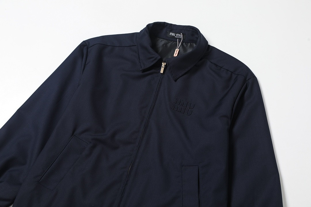 【Miumiu公式旗艦店】ミュウミュウ  シャツ ご好評に付き再入荷  250219