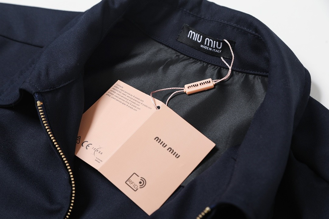 【Miumiu公式旗艦店】ミュウミュウ  シャツ ご好評に付き再入荷  250219