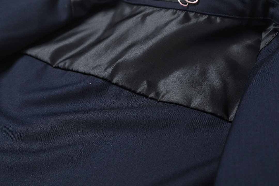 【Miumiu公式旗艦店】ミュウミュウ  シャツ ご好評に付き再入荷  250219