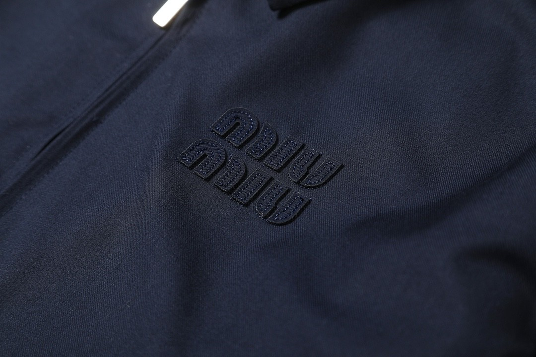 【Miumiu公式旗艦店】ミュウミュウ  シャツ ご好評に付き再入荷  250219