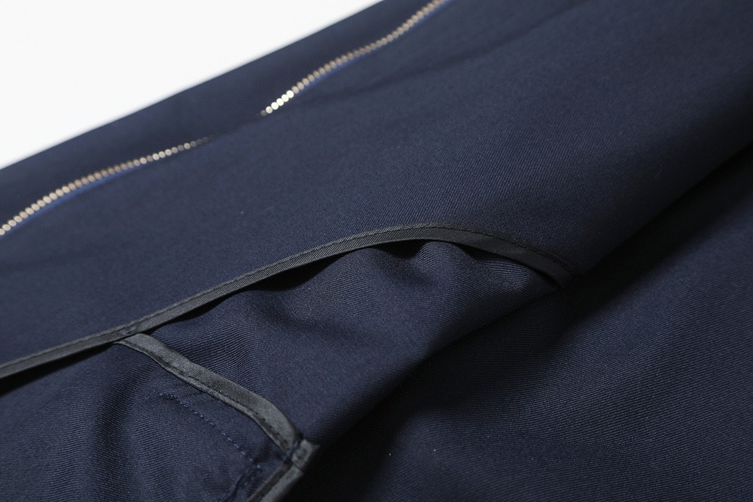 【Miumiu公式旗艦店】ミュウミュウ  シャツ ご好評に付き再入荷  250219