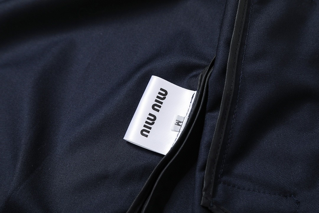 【Miumiu公式旗艦店】ミュウミュウ  シャツ ご好評に付き再入荷  250219