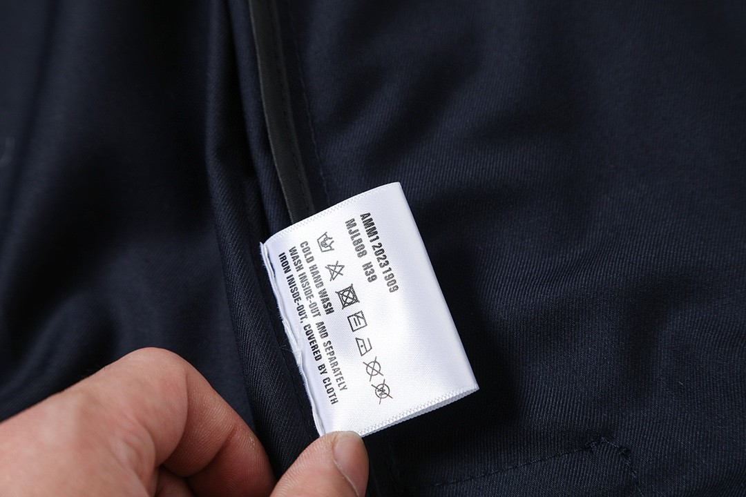 【Miumiu公式旗艦店】ミュウミュウ  シャツ ご好評に付き再入荷  250219