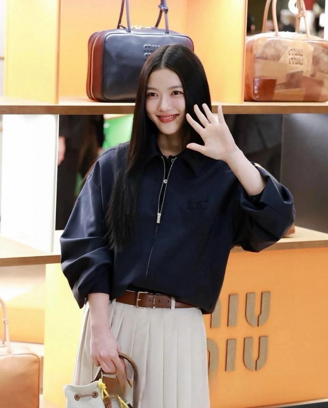 【Miumiu公式旗艦店】ミュウミュウ  シャツ ご好評に付き再入荷  250219