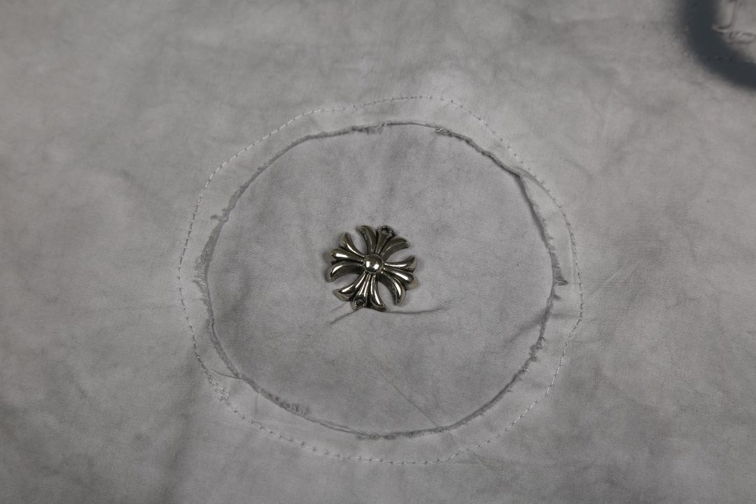 【CHROME HEARTS 公式旗艦店】クロムハーツ   シャツ ご好評に付き再入荷  250220