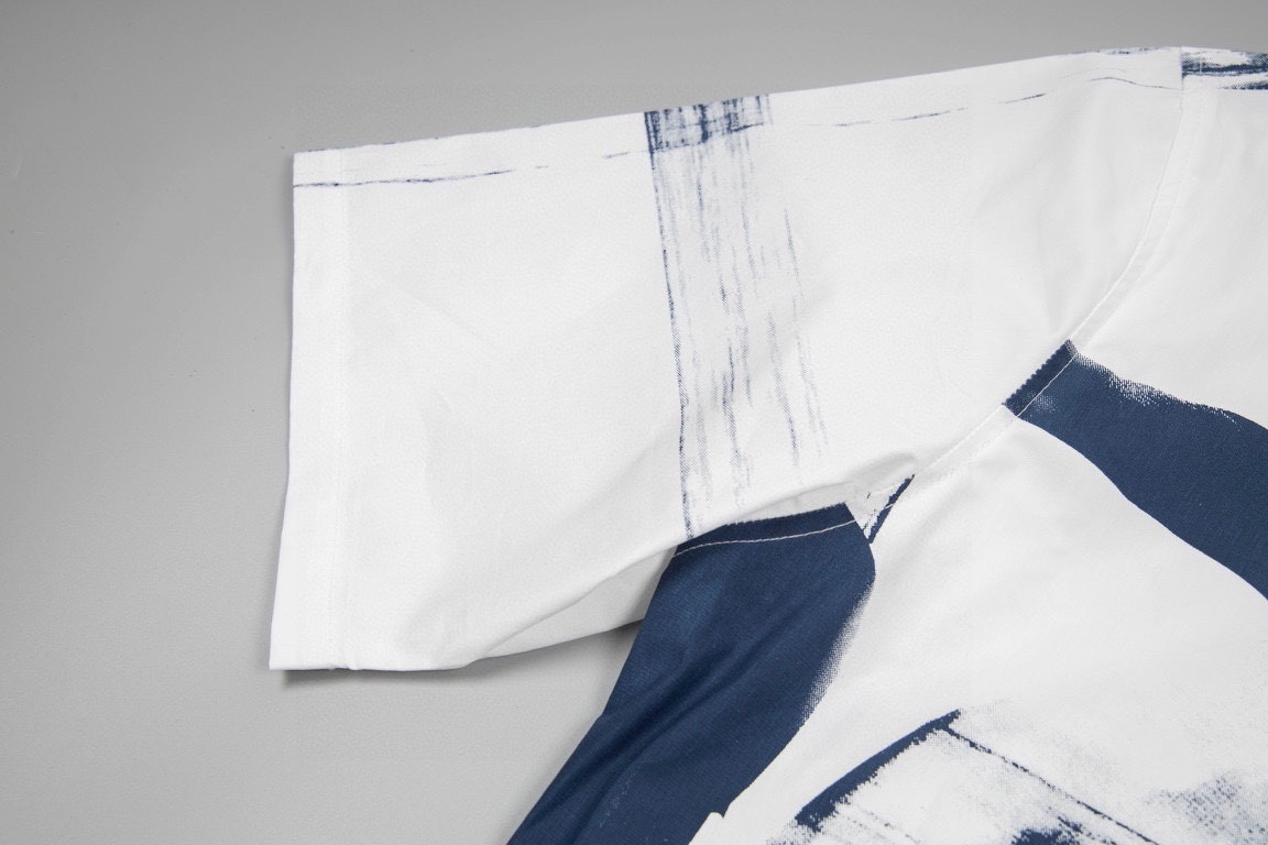 【DIOR  公式旗艦店】ディオール  半袖シャツ ご好評に付き再入荷  250220