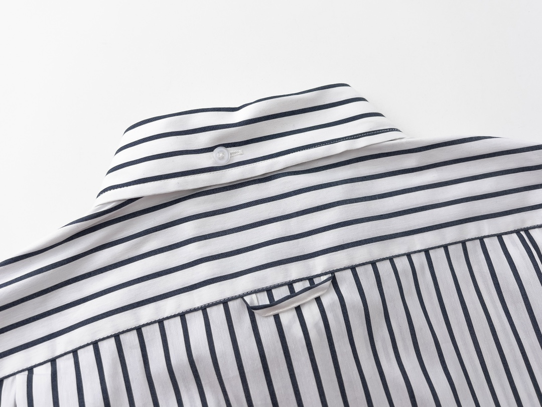 【ThomBrowne  公式旗艦店】トムブラウン   シャツ ご好評に付き再入荷  250220