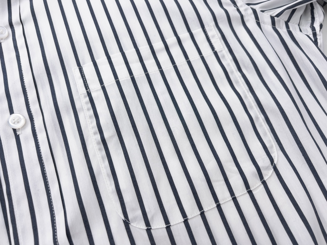 【ThomBrowne  公式旗艦店】トムブラウン   シャツ ご好評に付き再入荷  250220