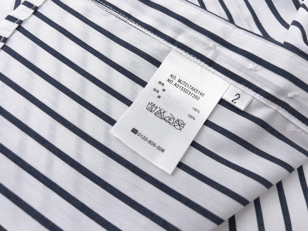 【ThomBrowne  公式旗艦店】トムブラウン   シャツ ご好評に付き再入荷  250220