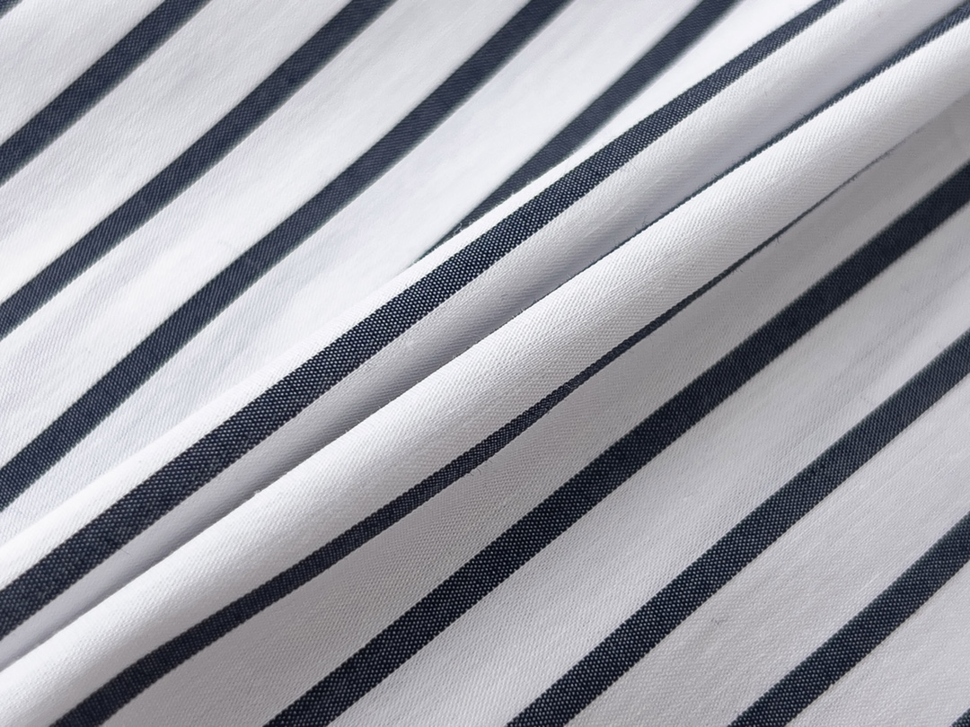 【ThomBrowne  公式旗艦店】トムブラウン   シャツ ご好評に付き再入荷  250220