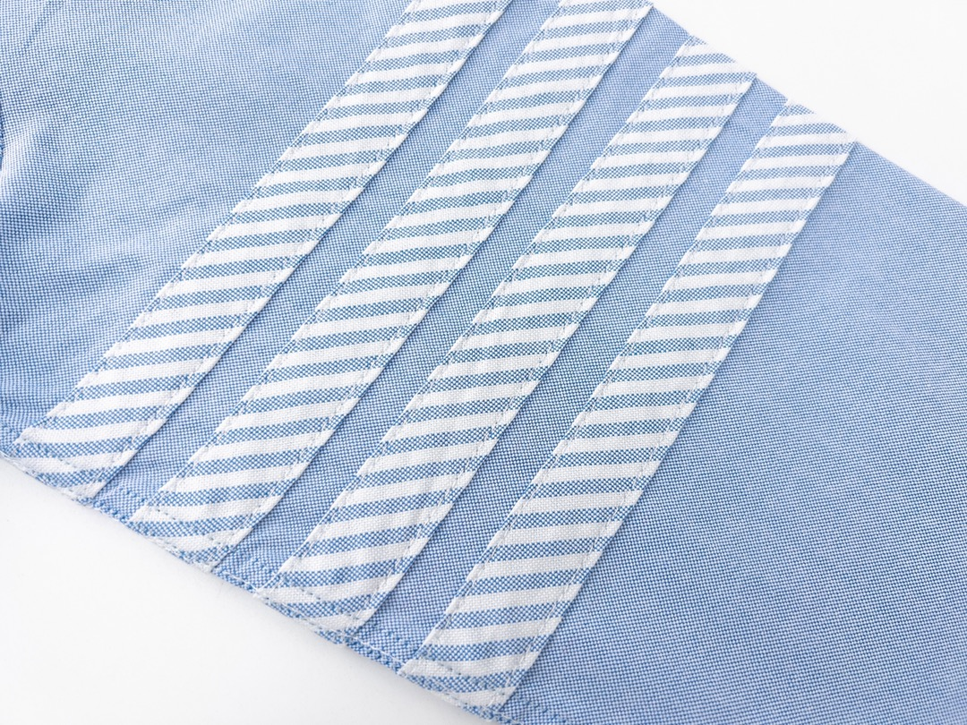 【ThomBrowne  公式旗艦店】トムブラウン   シャツ ご好評に付き再入荷  250221