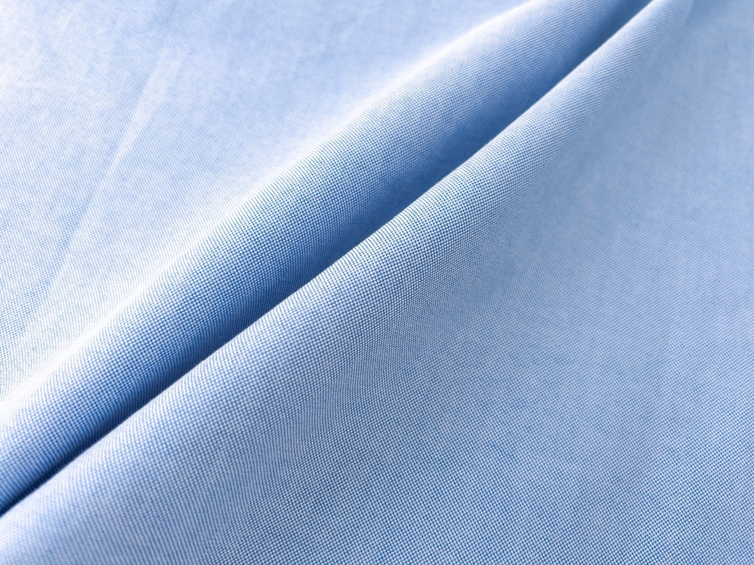 【ThomBrowne  公式旗艦店】トムブラウン   シャツ ご好評に付き再入荷  250221