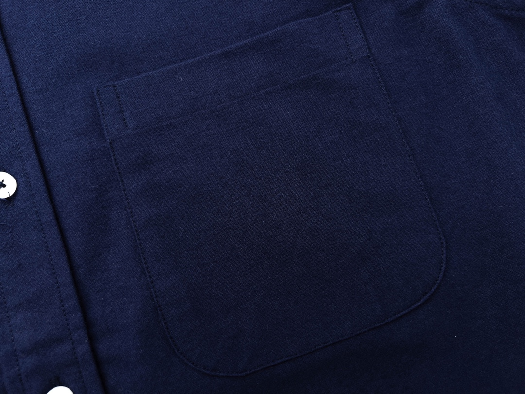 【ThomBrowne  公式旗艦店】トムブラウン   シャツ ご好評に付き再入荷  250221