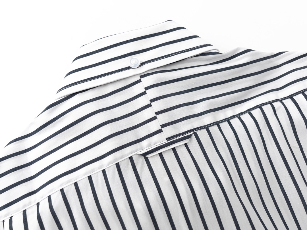 【ThomBrowne  公式旗艦店】トムブラウン   シャツ ご好評に付き再入荷  250221