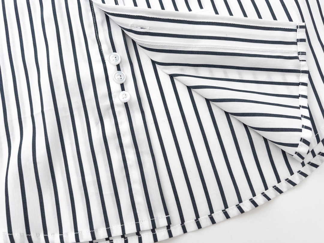 【ThomBrowne  公式旗艦店】トムブラウン   シャツ ご好評に付き再入荷  250221