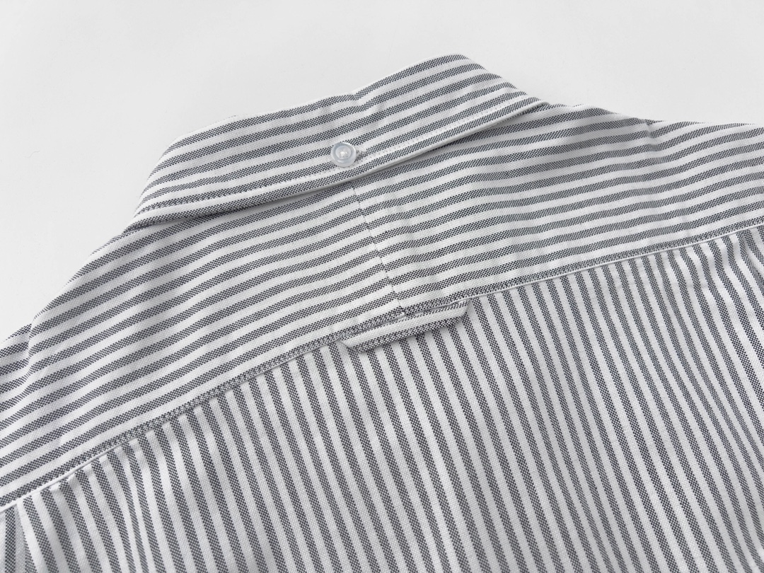 【ThomBrowne  公式旗艦店】トムブラウン   シャツ ご好評に付き再入荷  250221