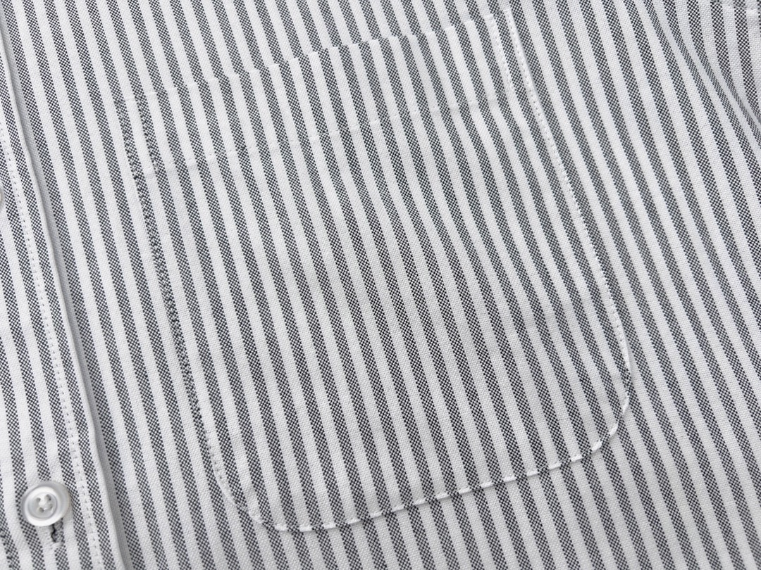 【ThomBrowne  公式旗艦店】トムブラウン   シャツ ご好評に付き再入荷  250221