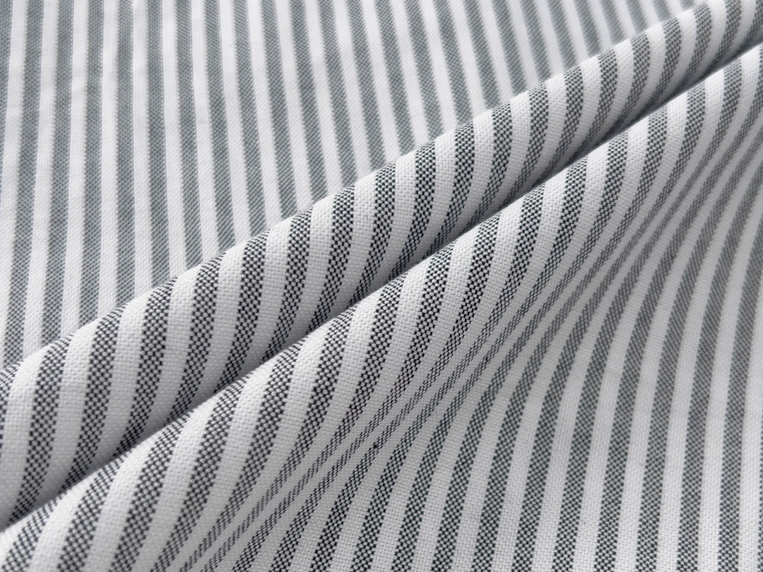 【ThomBrowne  公式旗艦店】トムブラウン   シャツ ご好評に付き再入荷  250221